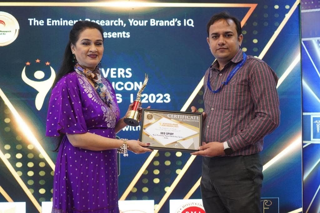SEOSpidy awarded Most Promising Digital Marketing Agency Delhi 2023 by actress Padmini Kolhapuri